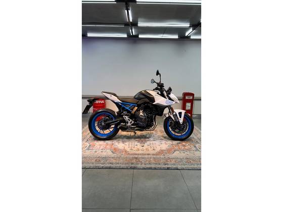 SUZUKI GSX-8S 